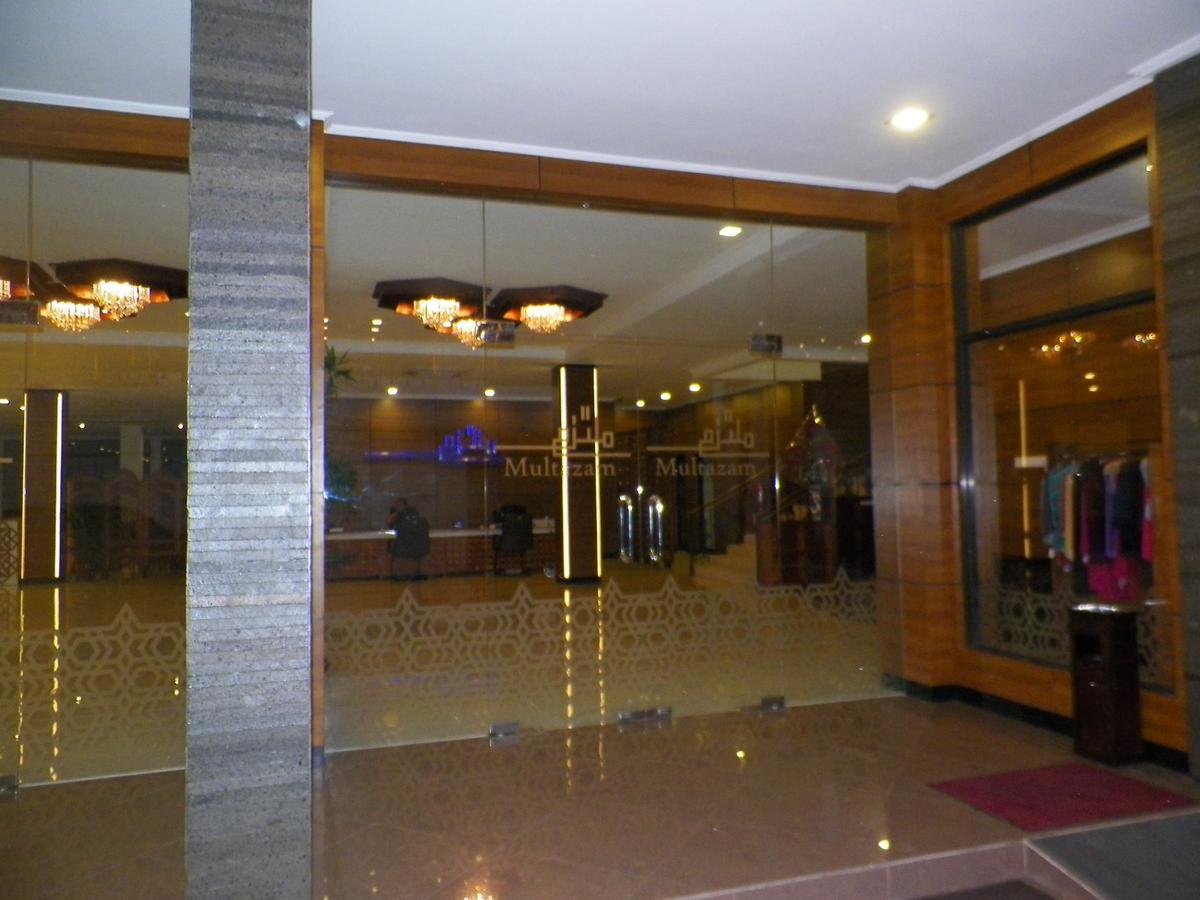 Multazam Hotel Solo Exterior foto
